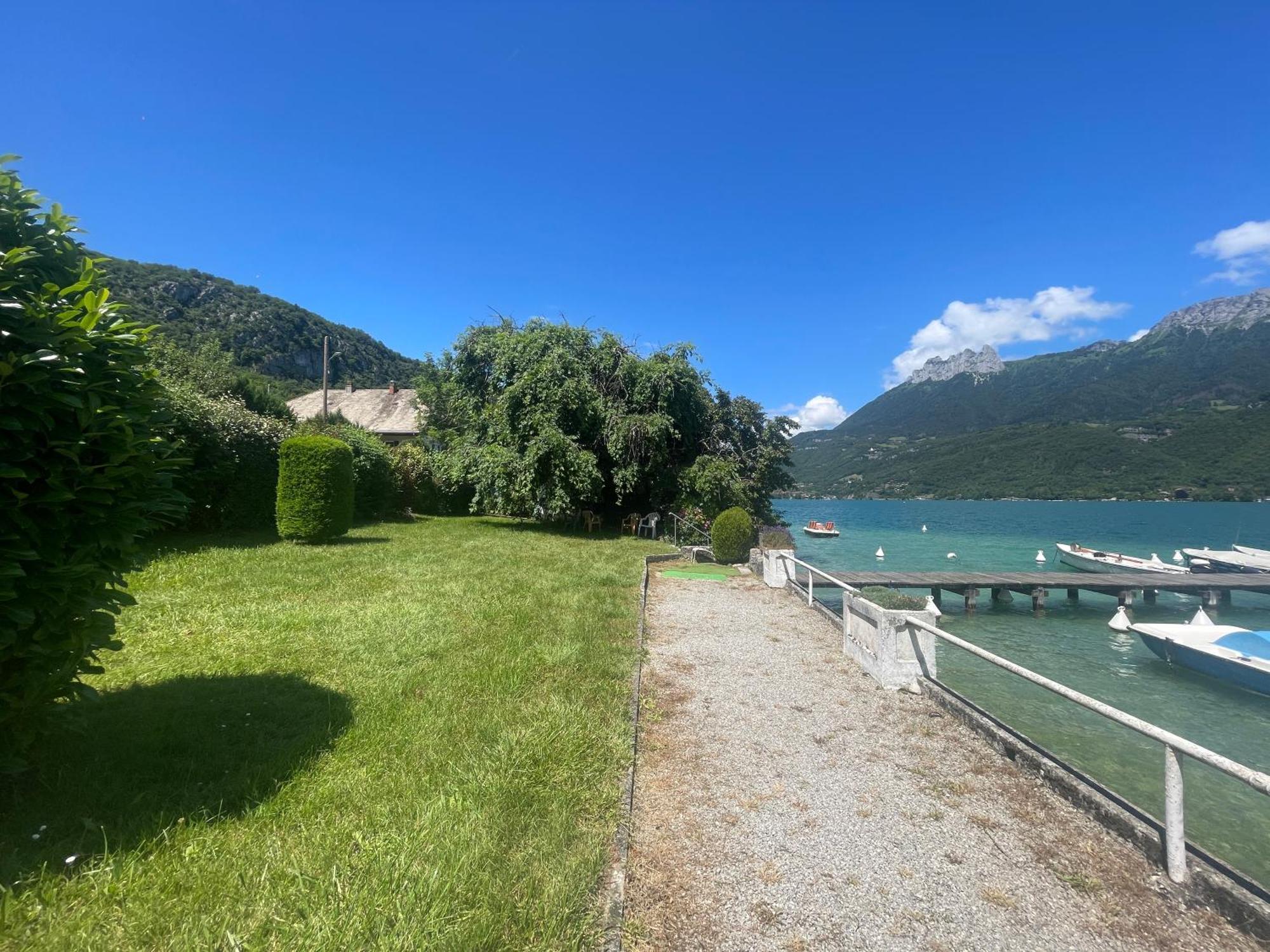 Rare 2 Bedroom With Private Beach On Lake Annecy Doussard Luaran gambar